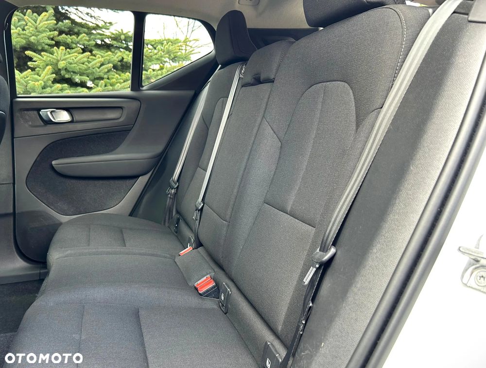 Volvo XC 40 T3 Momentum Pro - 33