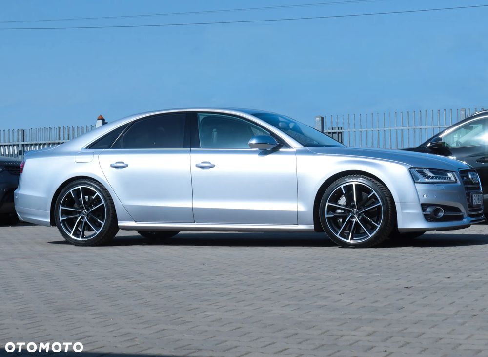 Audi S8 Plus - 6