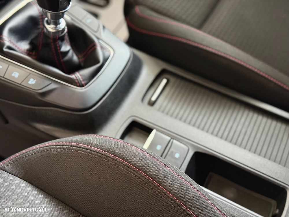 Ford Focus 1.0 EcoBoost MHEV ST-Line - 17