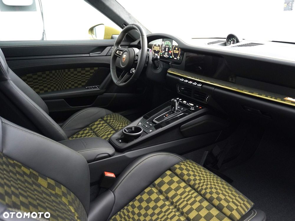 Porsche 911 Carrera T-Hybrid Spirit 70 - 36