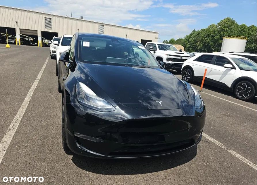 Tesla Model Y Long Range Dual Motor AWD - 3