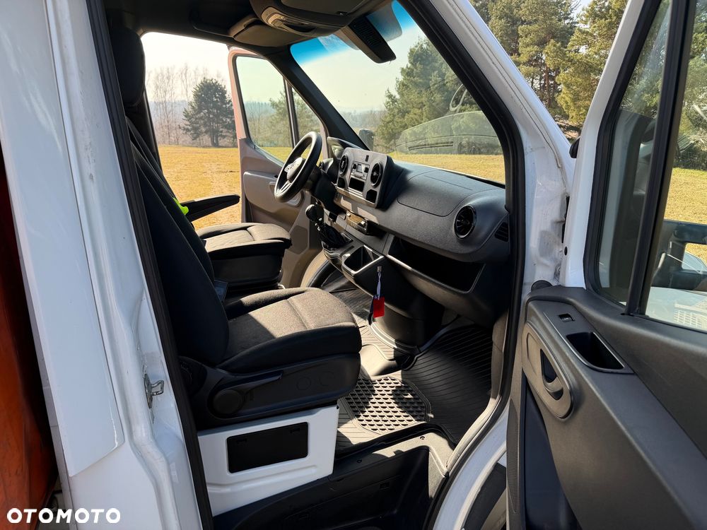 Mercedes-Benz Sprinter - 13
