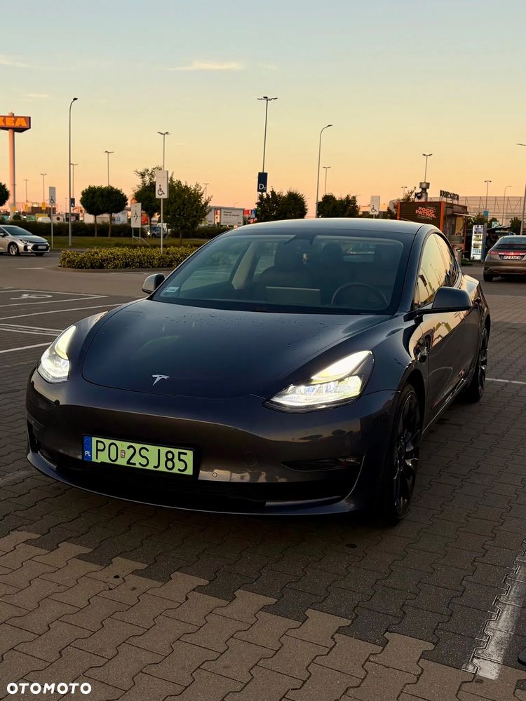Tesla Model 3 - 8