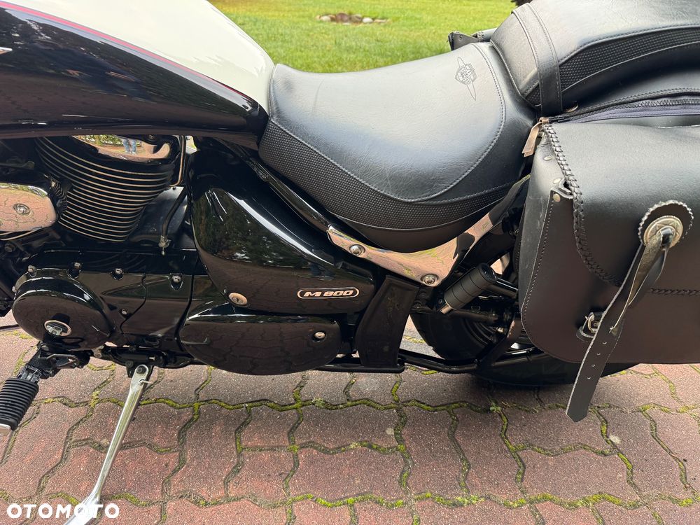 Suzuki Intruder - 14