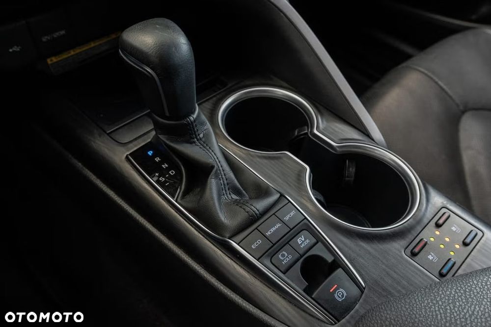 Toyota Camry 2.5 Hybrid Comfort CVT - 14
