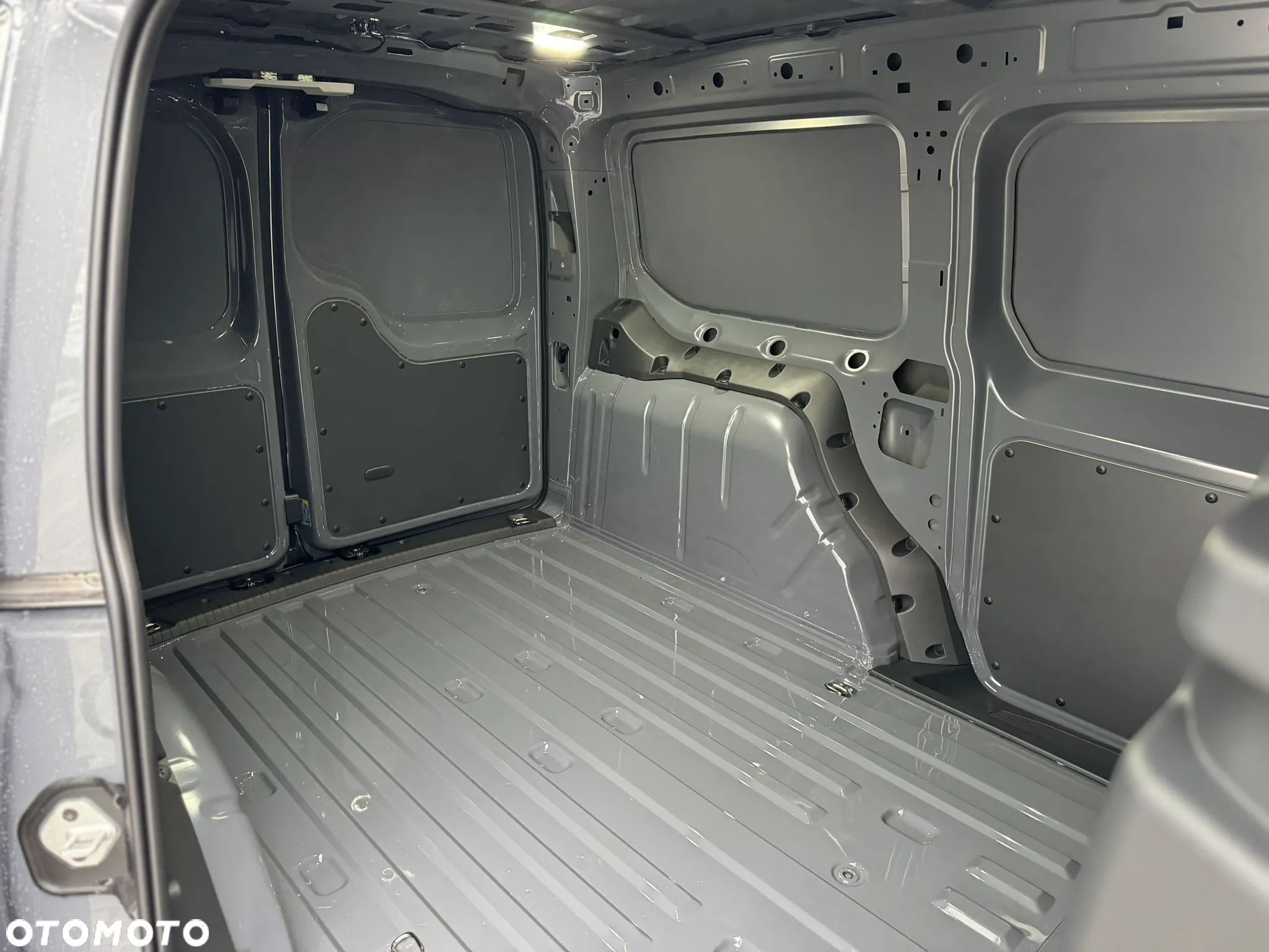 Volkswagen Caddy Maxi Cargo - 6