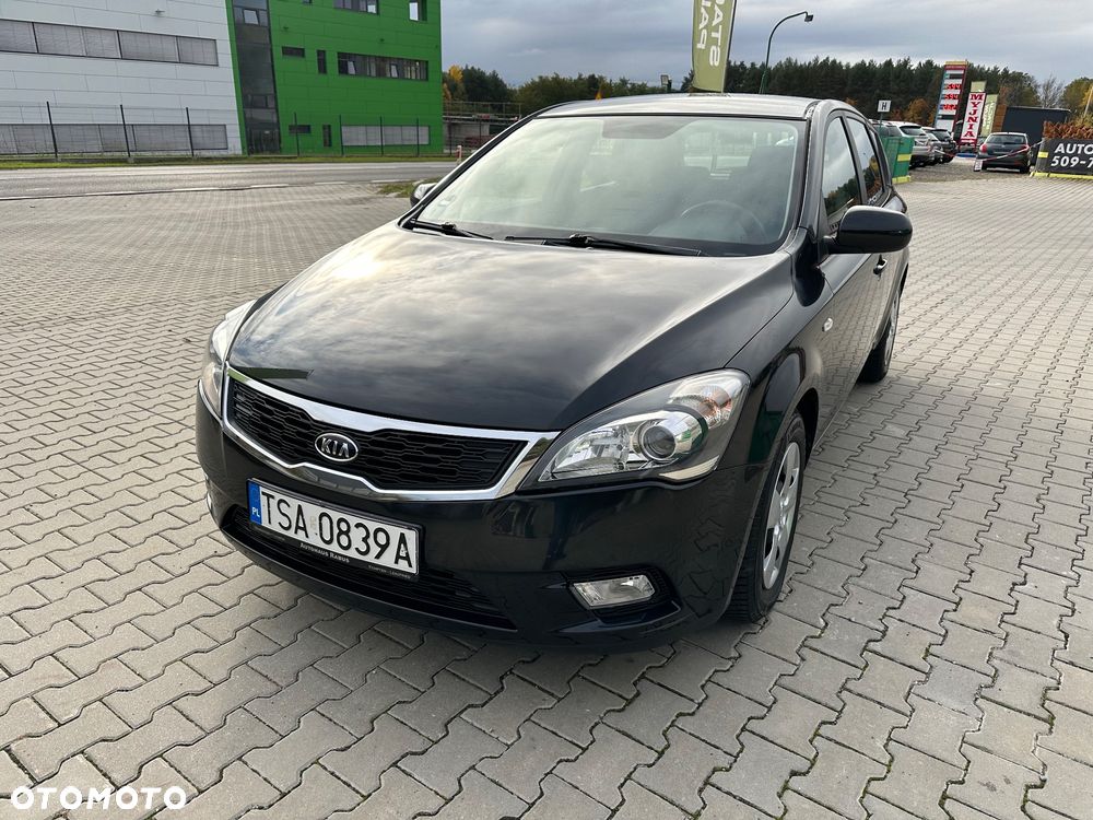 Kia Ceed 1.4 CVVT Dream-Team Edition - 1