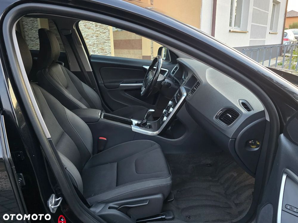 Volvo V60 D4 Momentum - 22