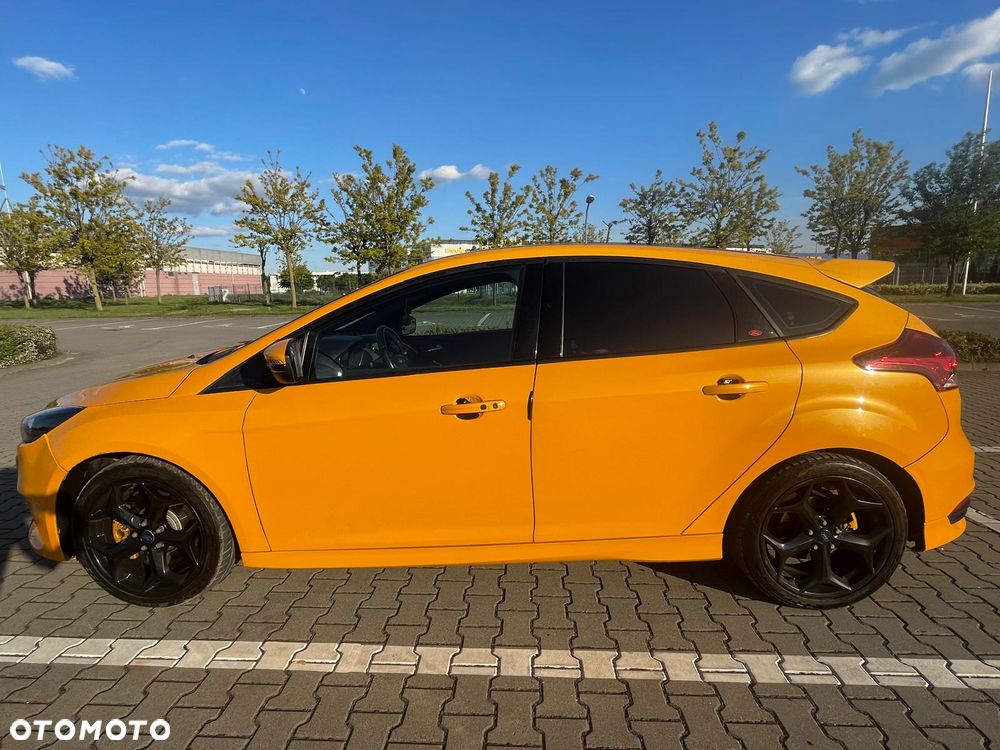 Ford Focus 2.0 EcoBoost ST - 13