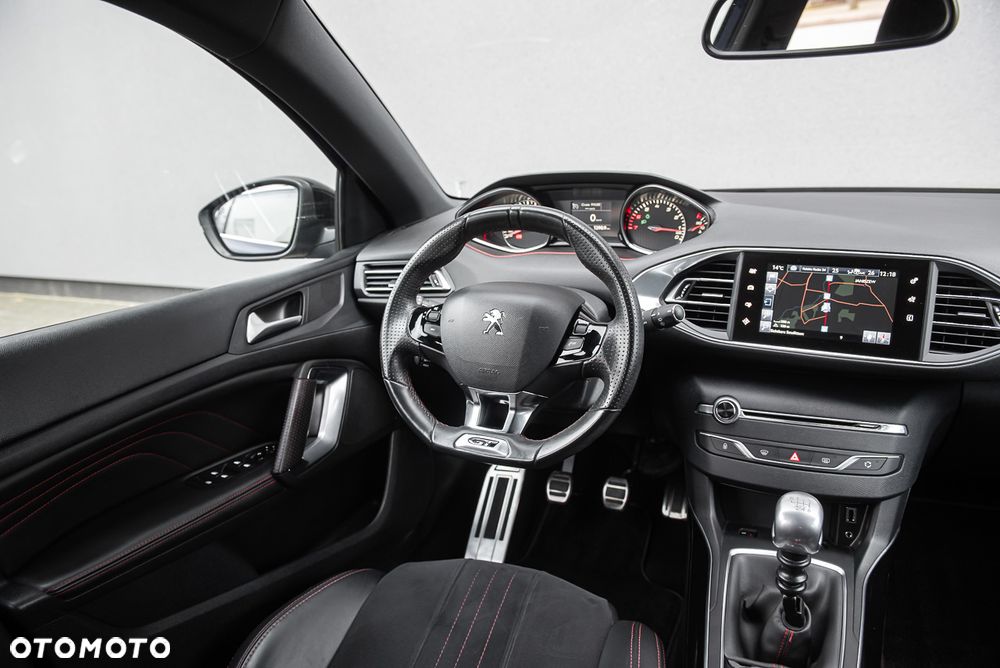 Peugeot 308 1.6 e-THP GT S&S - 28