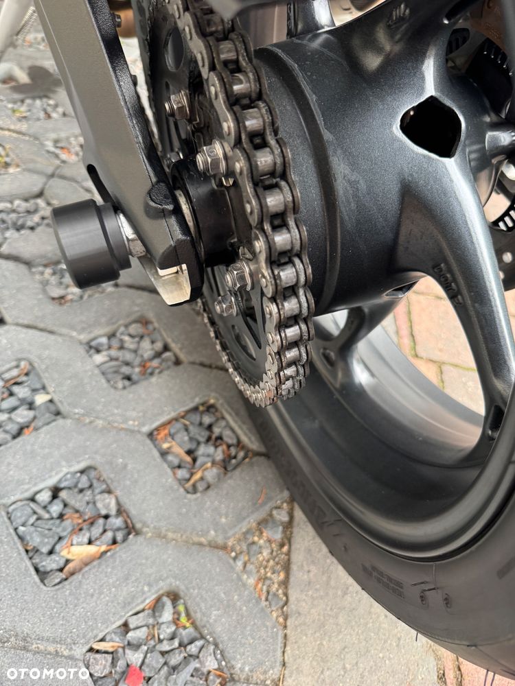 Triumph Street Triple - 6