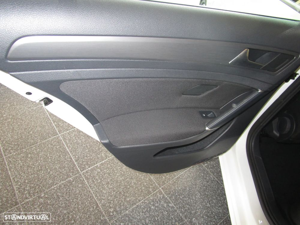 VW e-Golf AC/DC - 16
