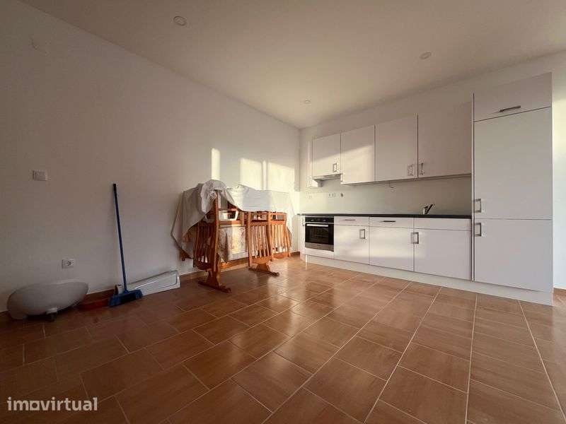 Apartamento T2 novo de 96 m2 no centro da Mêda, na avenida principal - Grande imagem: 4/10