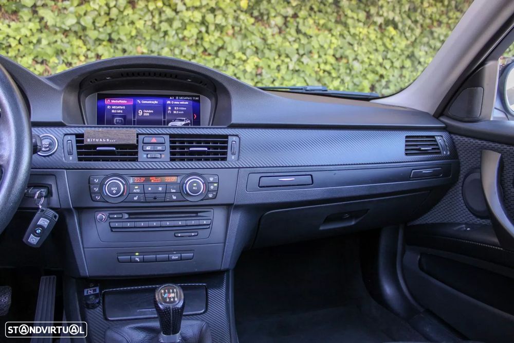 BMW 320 i Navigation - 19