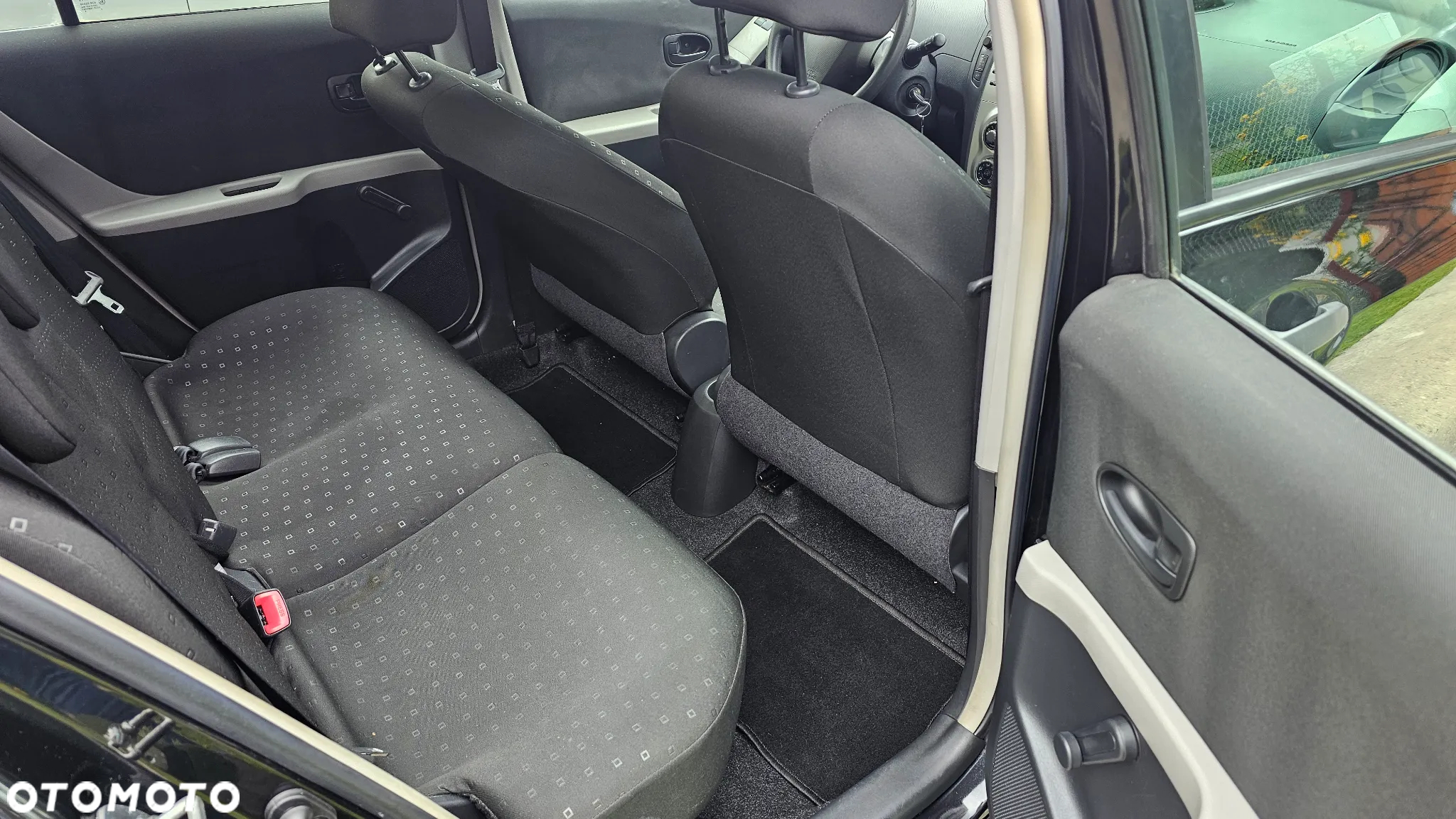 Toyota Yaris 1.3 VVT-i Sol - 17