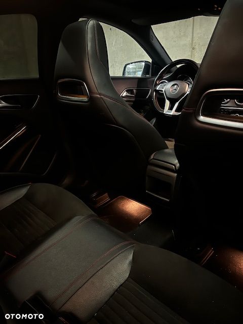 Mercedes-Benz CLA 200 AMG Line - 21