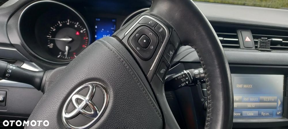 Toyota Avensis 1.8 Premium - 15