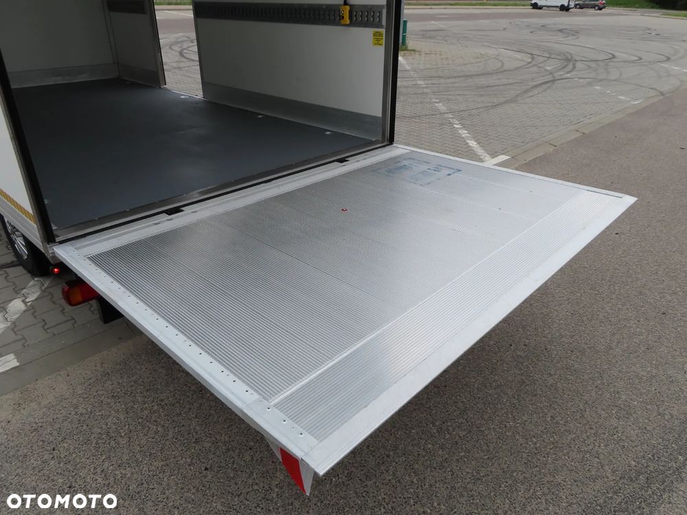 Iveco Daily 35S18 3.0 HPI 180 KM POWER Kontener+ WINDA BÄR 750 Kg 8.E.Palet 4270 mm Długi Boczne Drzwi Rozstaw Osi 4100 mm Ładowność 905 Kg GWARANCJA PRODUCENTA Stan Jak Nowy Gotowy Dostępny POLECAM - 22