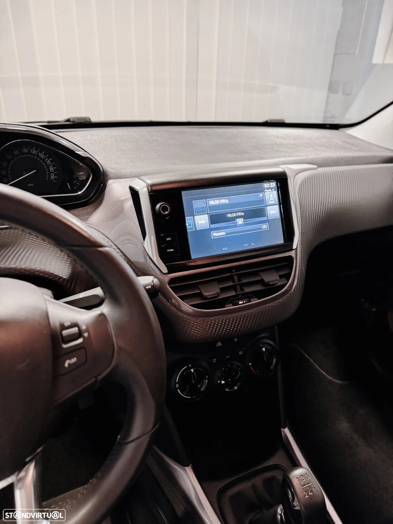 Peugeot 2008 1.4 HDi Active - 11