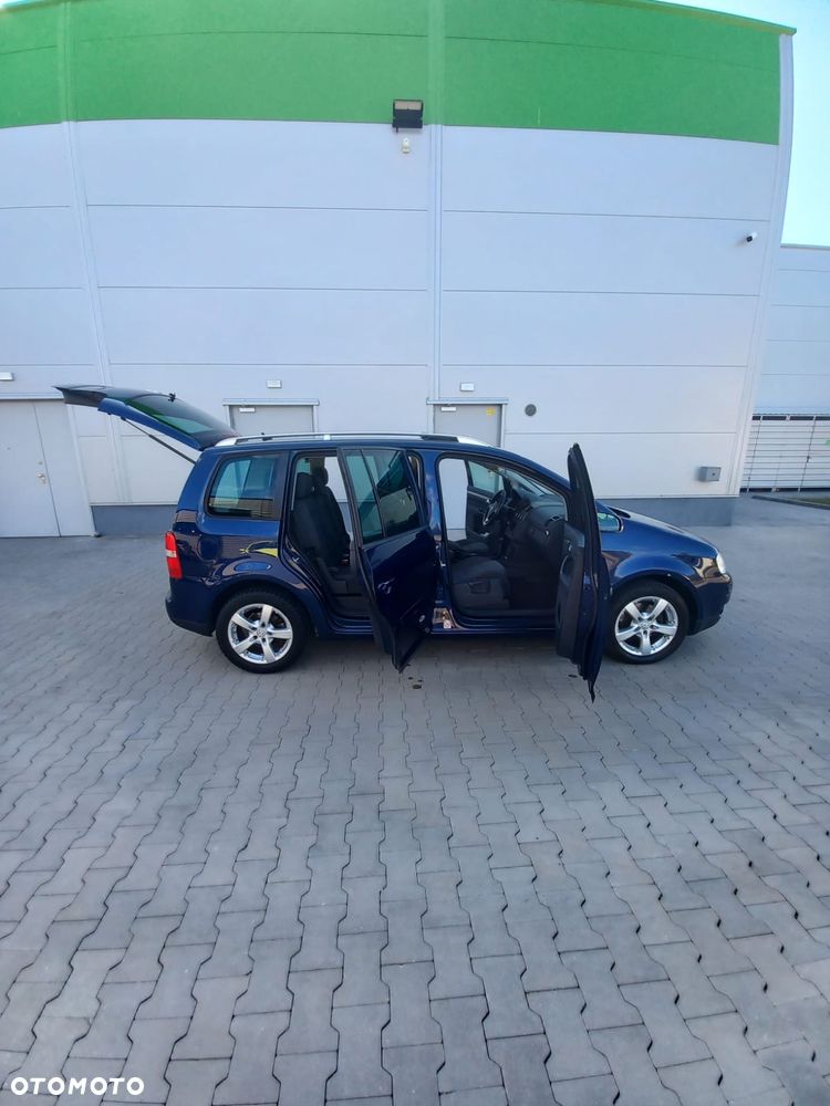 Volkswagen Touran - 19