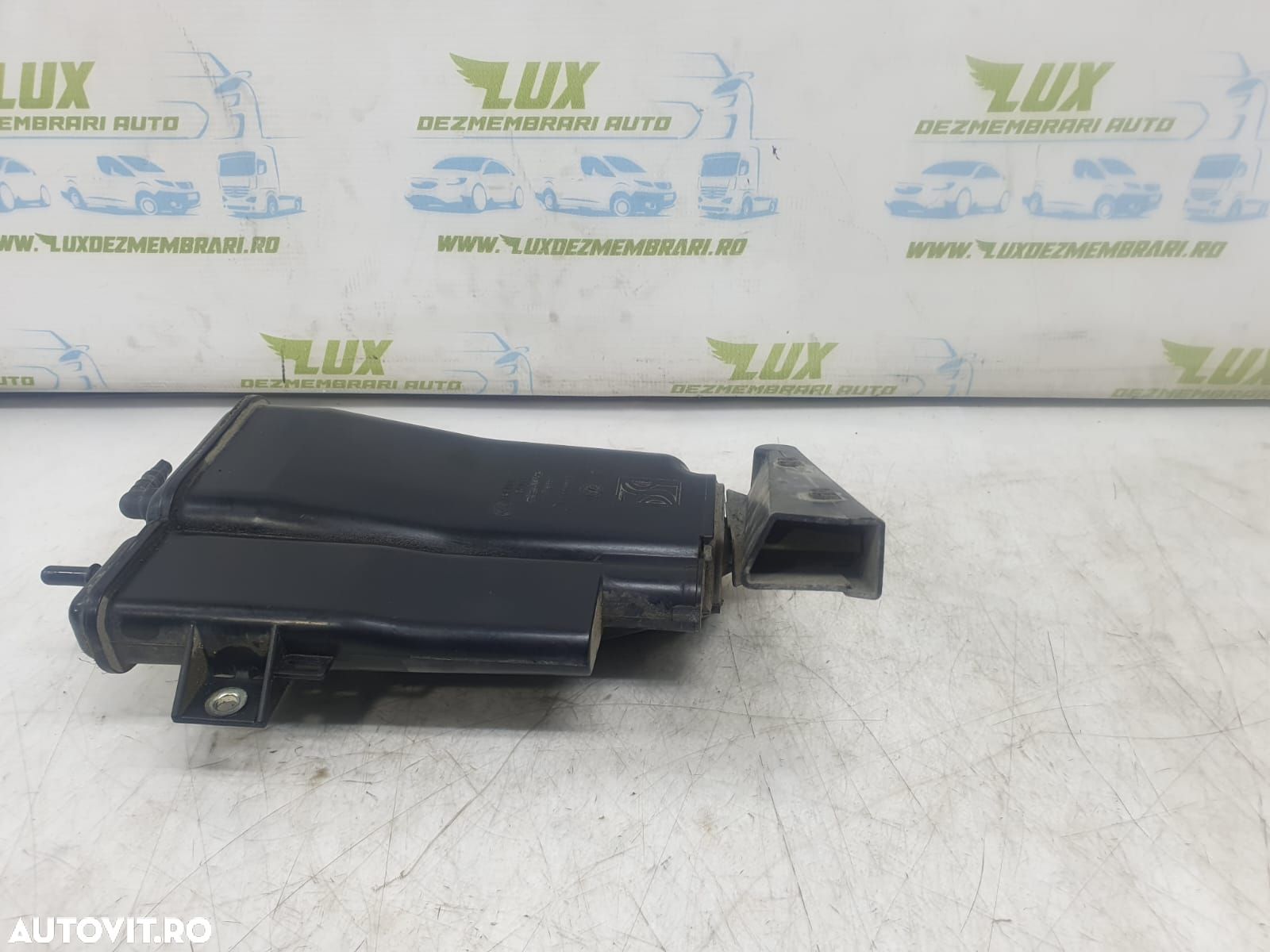 Carcasa filtru carbon 55700387 Opel Corsa D  [din 2006 pana  2011] - 1