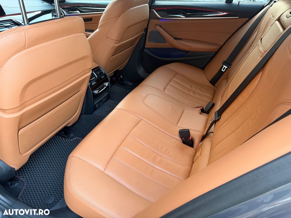 BMW Seria 5 530d xDrive AT - 24