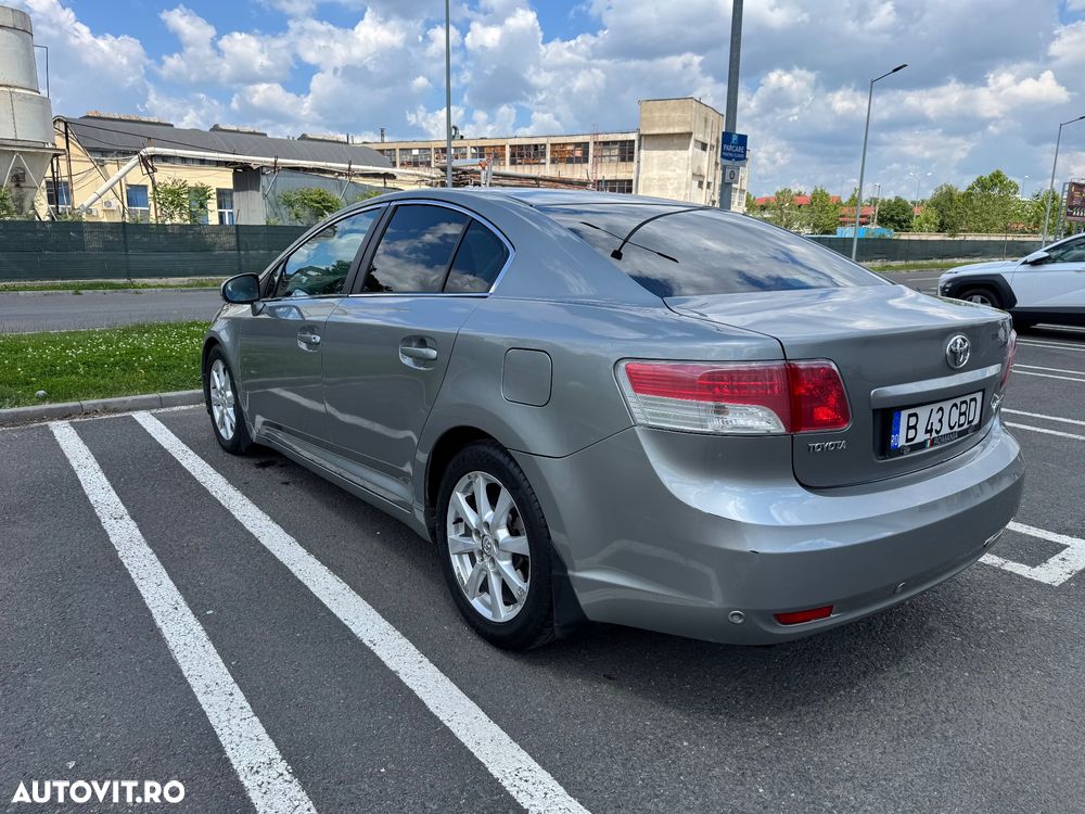 Toyota Avensis 2.0 D-4D Sedan Luna - 6