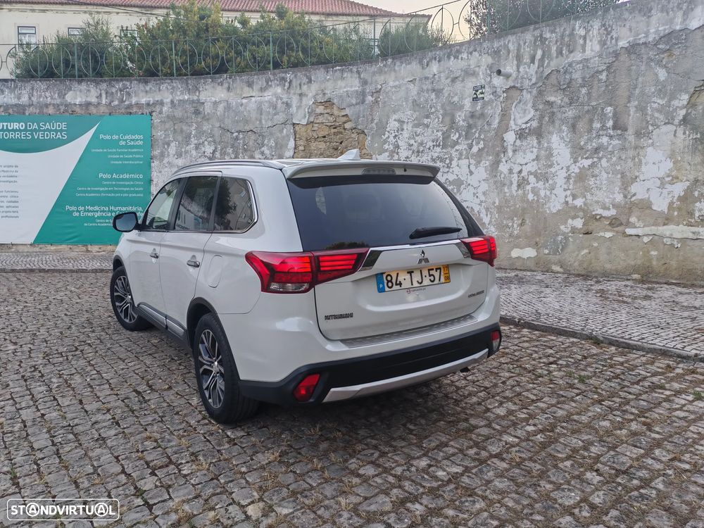 Mitsubishi Outlander 2.2 DI-D Instyle Navi - 22