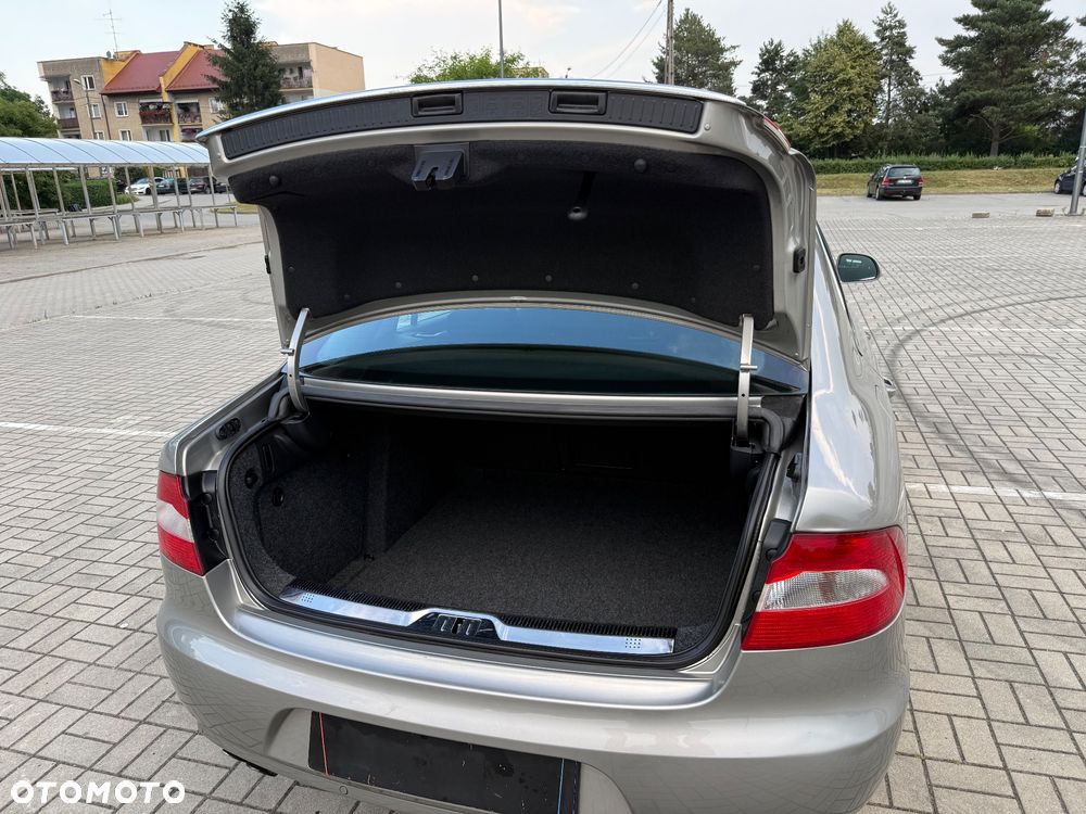 Skoda Superb 2.0 TDI DSG Elegance - 17