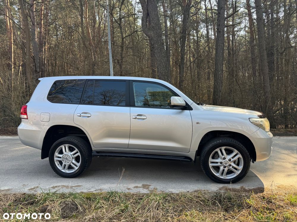 Toyota Land Cruiser - 1