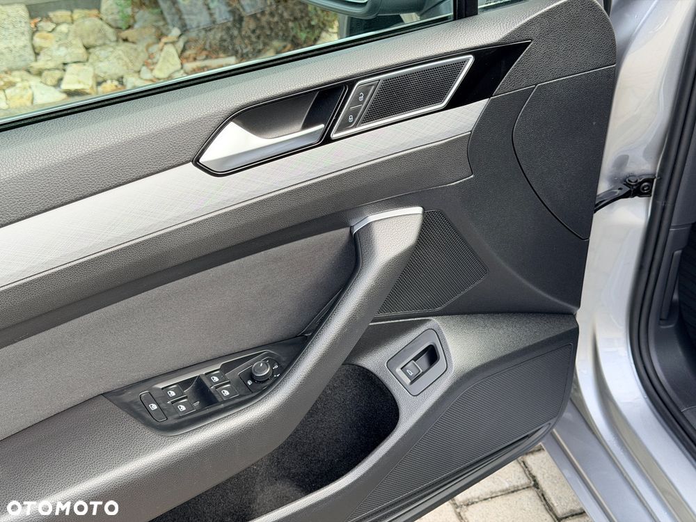 Volkswagen Passat Variant 1.5 TSI EVO Business DSG - 21