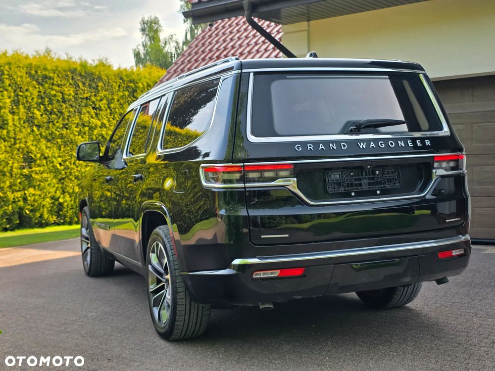Jeep Grand Wagoneer - 9