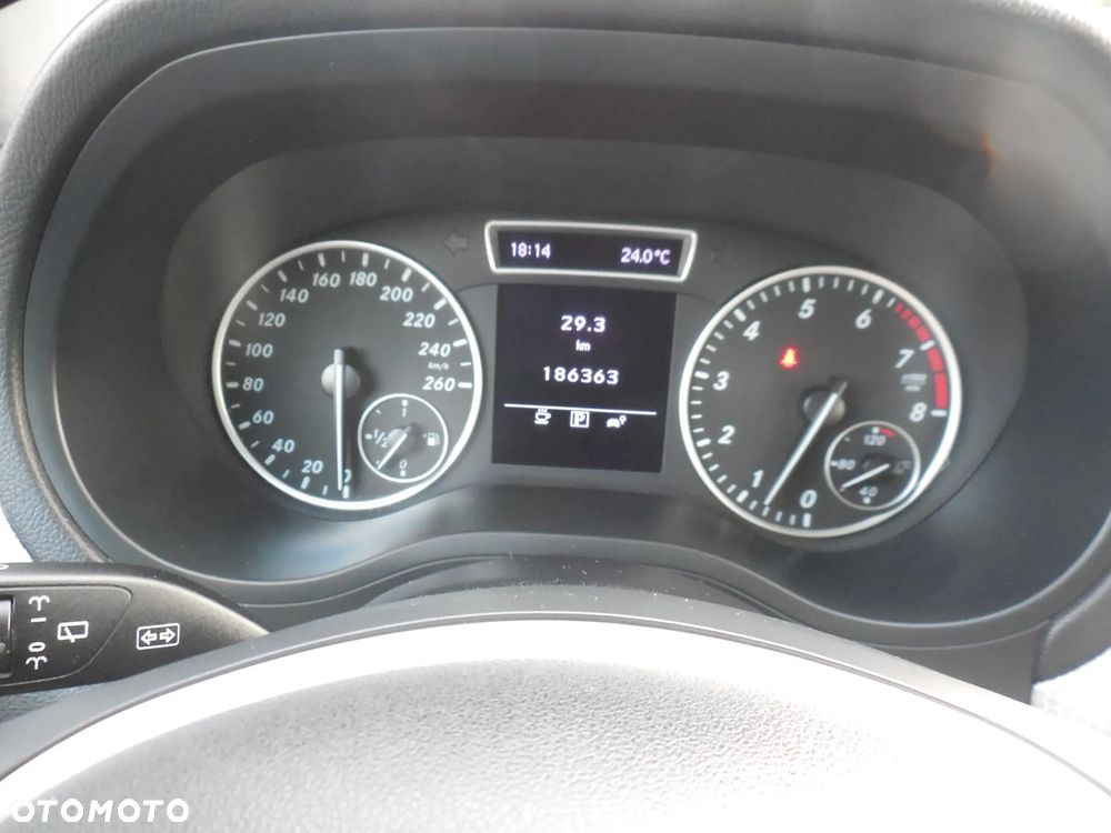 Mercedes-Benz Klasa B 180 BlueEFFICIENCY Edition - 19