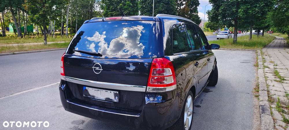 Opel Zafira 1.8 Cosmo - 1