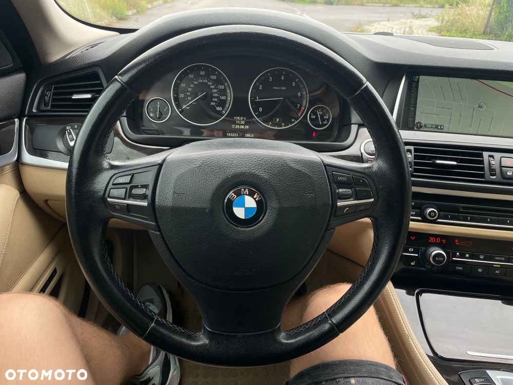 BMW Seria 5 528i xDrive Luxury Line - 9