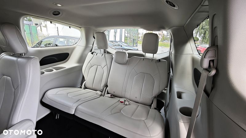 Chrysler Pacifica - 31