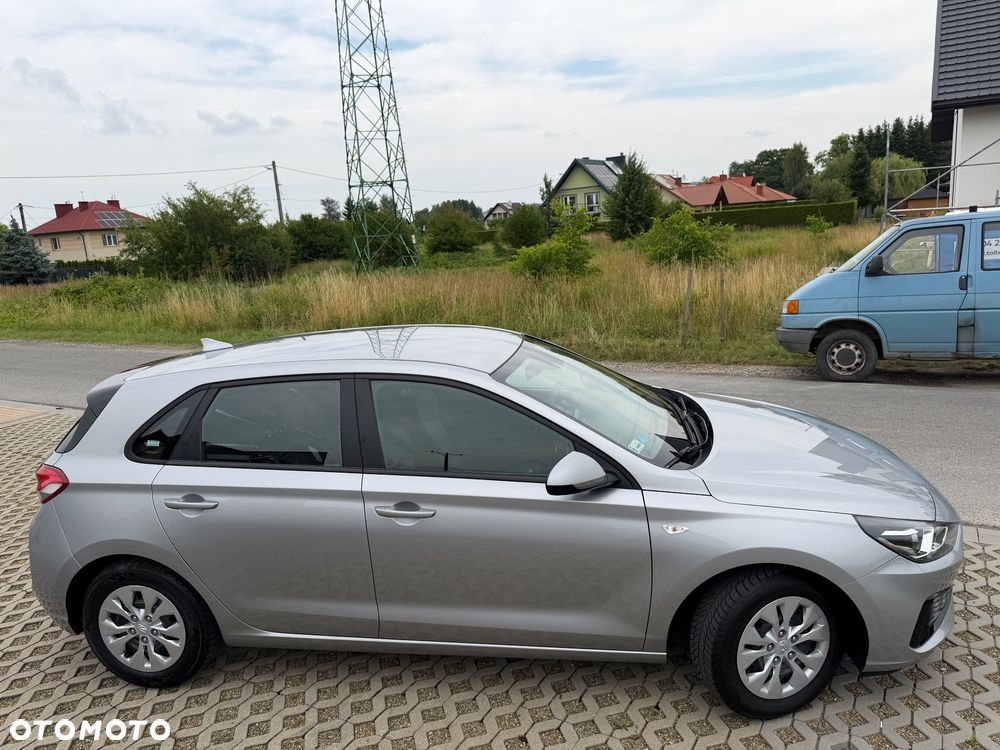 Hyundai i30 1.5 DPI Classic + - 7
