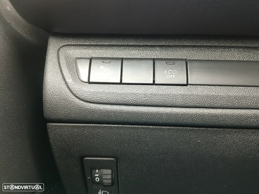 Peugeot 2008 1.5 BlueHDi Style - 32