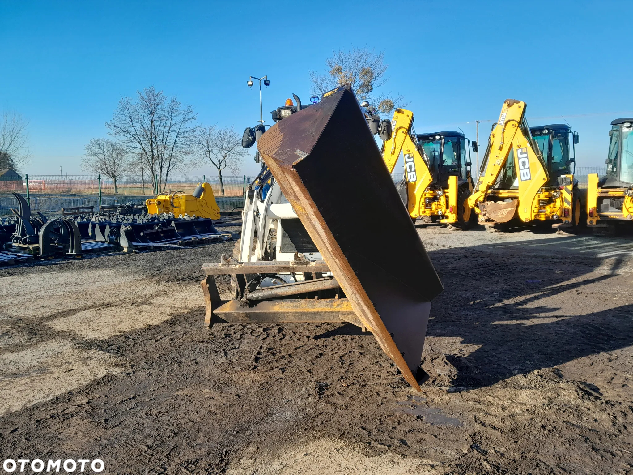 JCB 2CX - 17