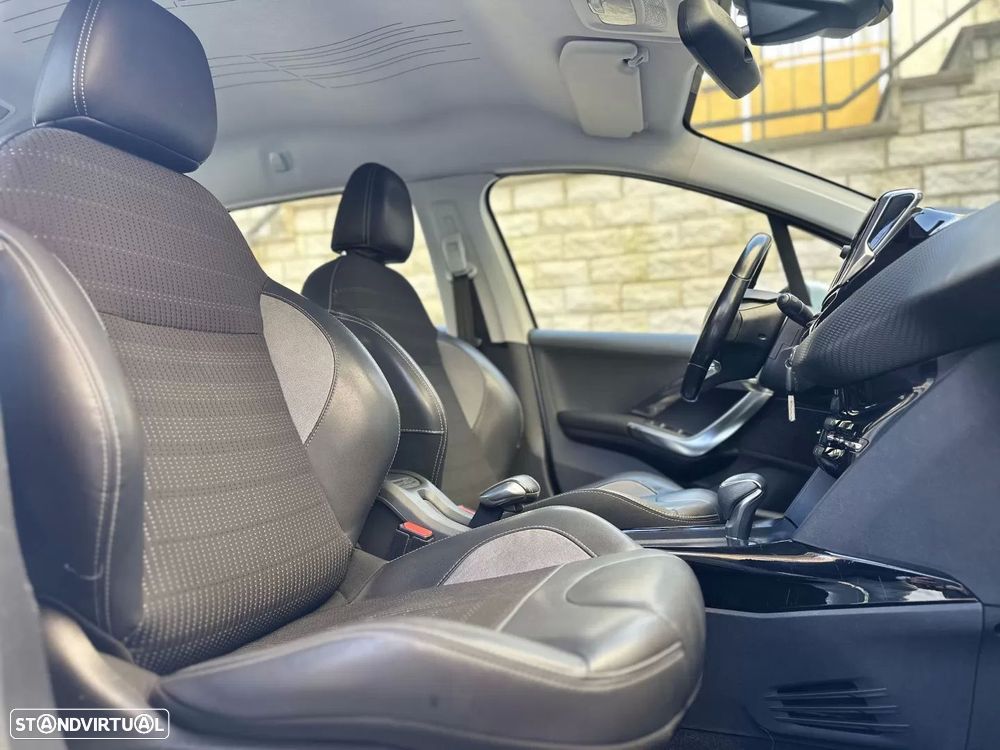 Peugeot 2008 1.2 PureTech Allure EAT6 - 15