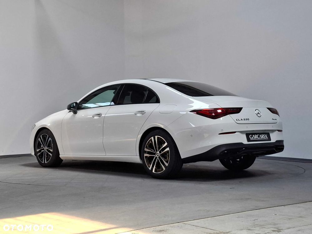 Mercedes-Benz CLA 220 4-Matic AMG Line 7G-DCT - 11