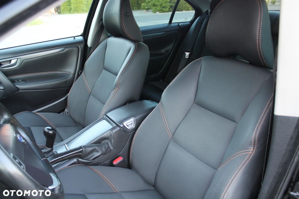 Volvo S60 2.4 Comfort - 24