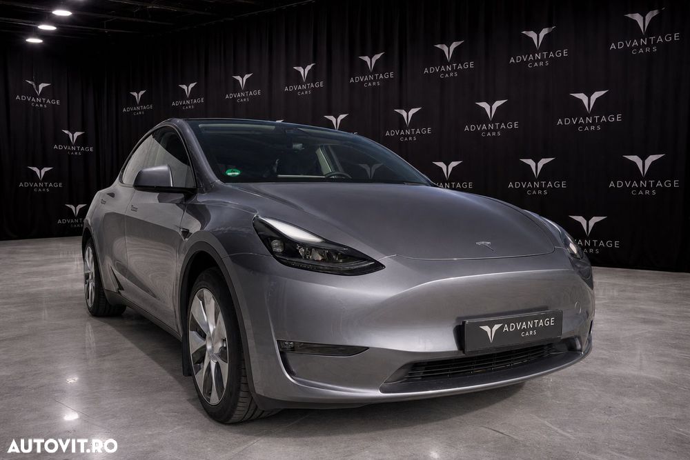 Tesla Model Y Long Range Dual Motor AWD - 2