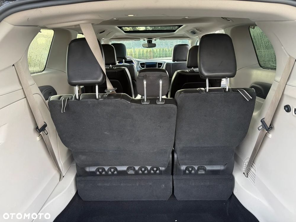 Chrysler Pacifica - 15