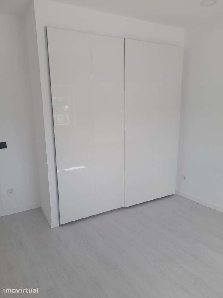 Apartamento T1+1 com terraço e lavandaria no Barreiro - Grande imagem: 4/25