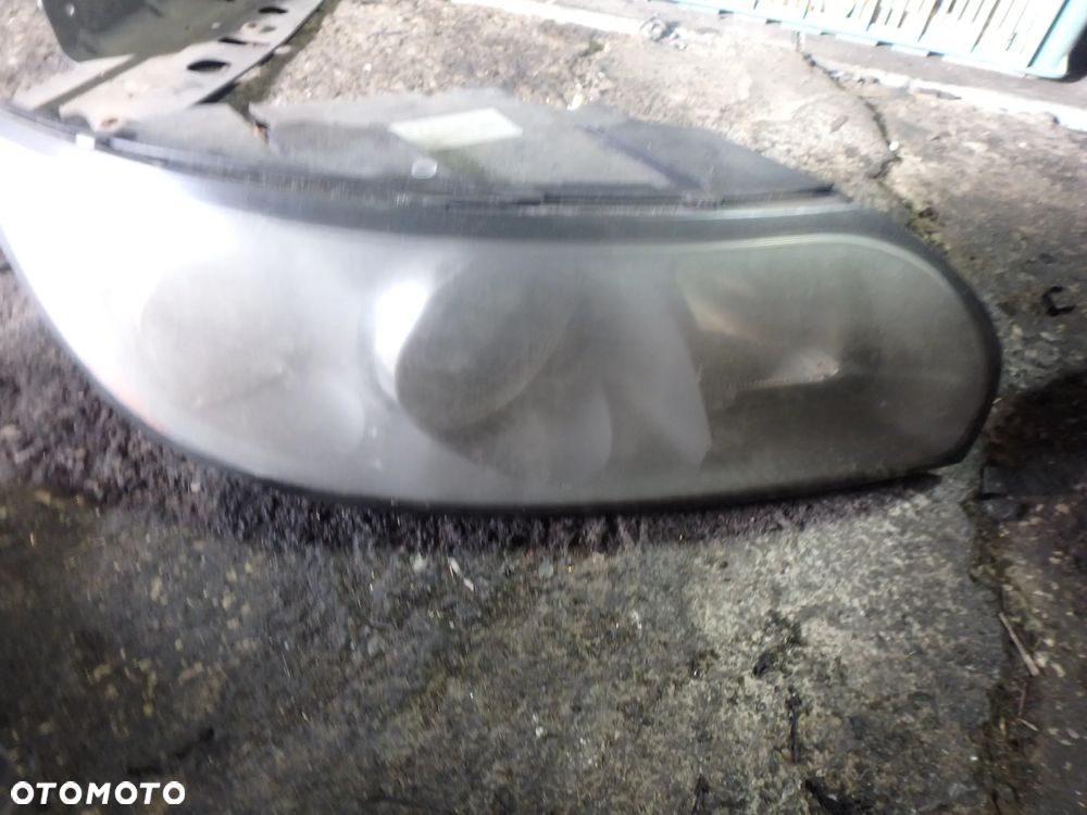 Lampa  prawy przod Volvo V50 - 1