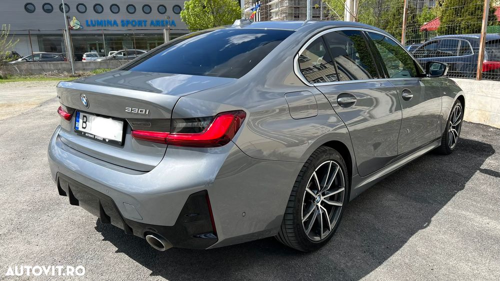 BMW Seria 3 330i xDrive AT - 40