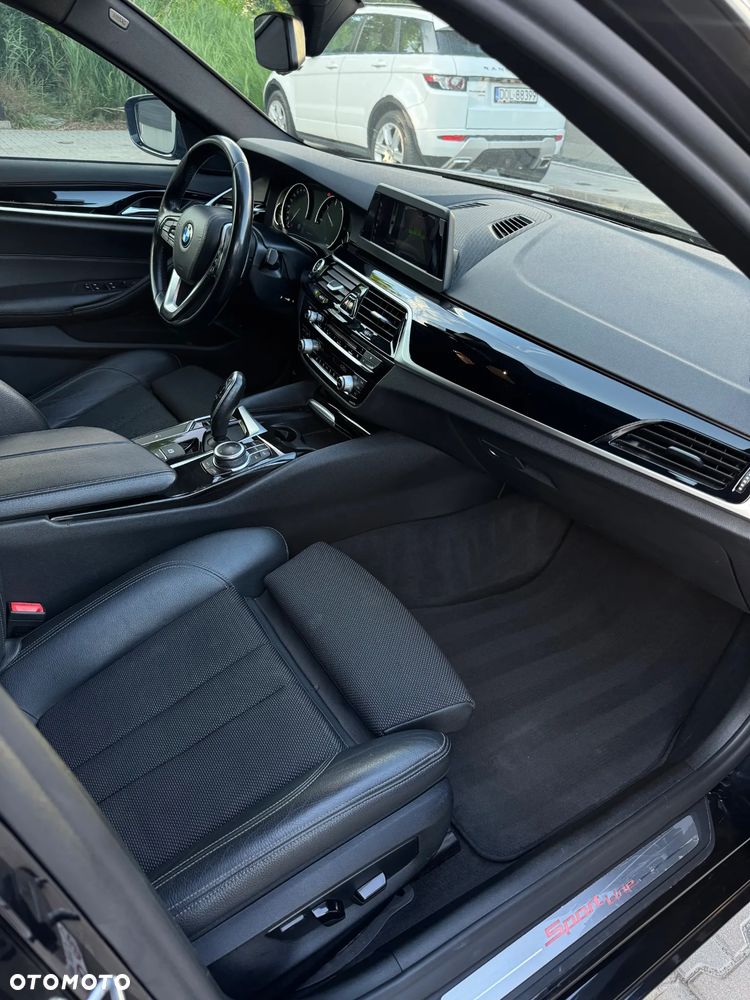 BMW Seria 5 520d Sport Line - 11
