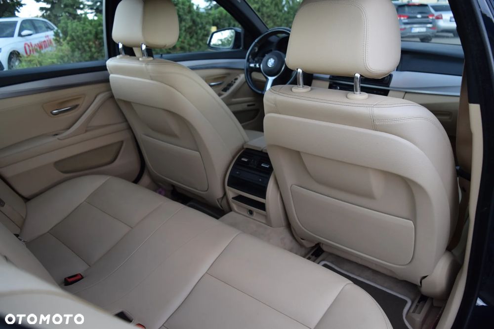 BMW Seria 5 535i Sport-Aut - 24