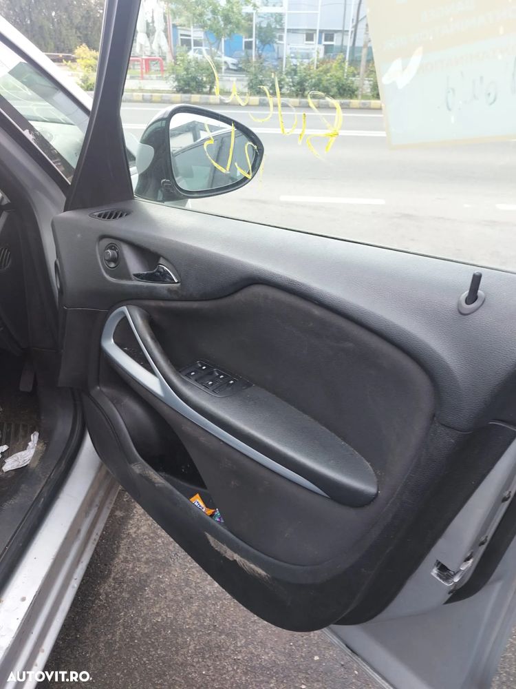 Dezmembrez Opel Zafira C 1,6 CDTI - 11